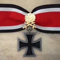 1939 - 1957 GERMAN KNIGHT'S CROSS W/ GOLD OAK LEAVES | REPLICA | ARMY | WWII