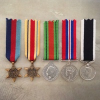 1939 - 45 STAR, AFRICA STAR, DEFENCE, WAR + NZ WAR SERVICE MEDAL SET | ANTIQUE