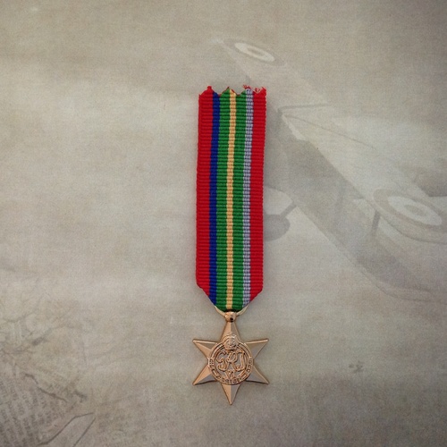PACIFIC STAR MEDAL - GOLD TONE | WWII | MINIATURE | ARMY | AUSTRALIA | WAR