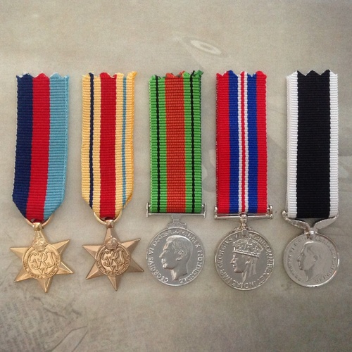 1939 - 45 STAR, AFRICA STAR, DEFENCE, WAR + NZ WAR SERVICE MEDAL SET | GOLD TONE