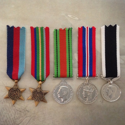 1939-45 STAR, PACIFIC STAR, DEFENCE, 39-45 WAR + NZWSM MEDAL SET | GOLD | MINI